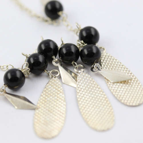 ITALIAN STERLING SILVER FRINGED SPINEL PENDANT NECKLACE ON 40CM STERLING SILVER CABLE CHAIN