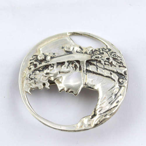 COLLECTABLE `LADY IN A HAT` SOLID STERLING SILVER BROOCH. HALLMARKED BIRMINGHAM 1989