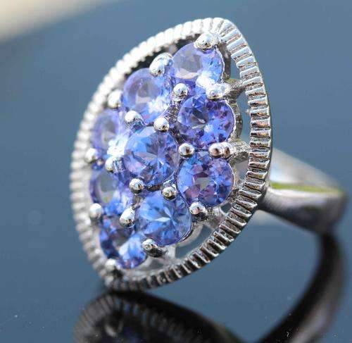 GENUINE TANZANITE GEMSTONE RING IN STERLING SILVER: BEAUTIFUL STRONG LILAC COLOUR (6,4 grams!)