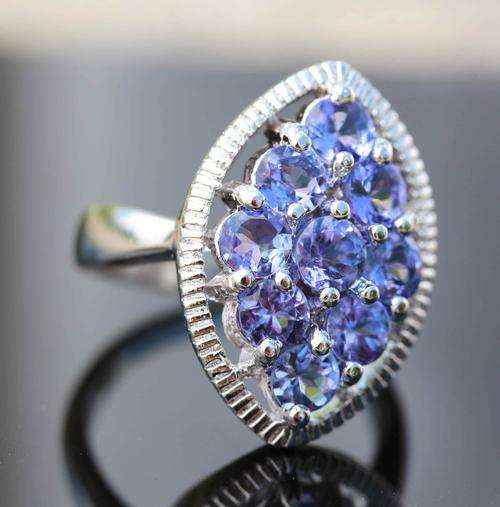 STUNNING! GENUINE TANZANITE GEMSTONES IN STERLING SILVER: LOVELY LARGE RING (6 grams!)