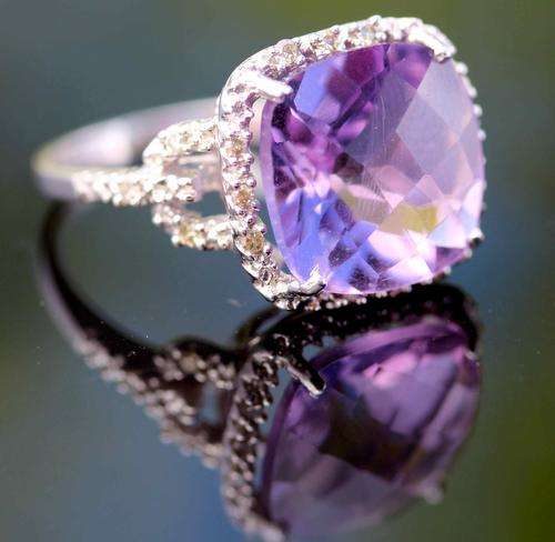 WHITE GOLD LARGE AMETHYST AND 18 DIAMONDS VINTAGE RING