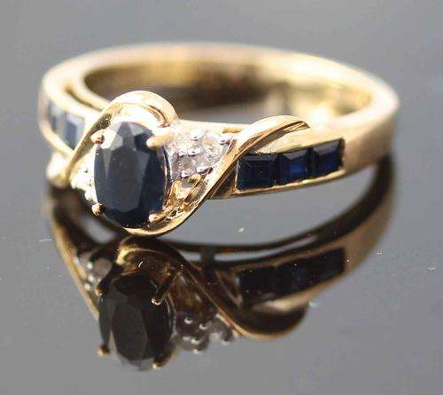 BEAUTIFUL REAL DIAMOND AND BLUE SAPPHIRE YELLOW GOLD RING FROM BIRMINGHAM, ENGLAND!