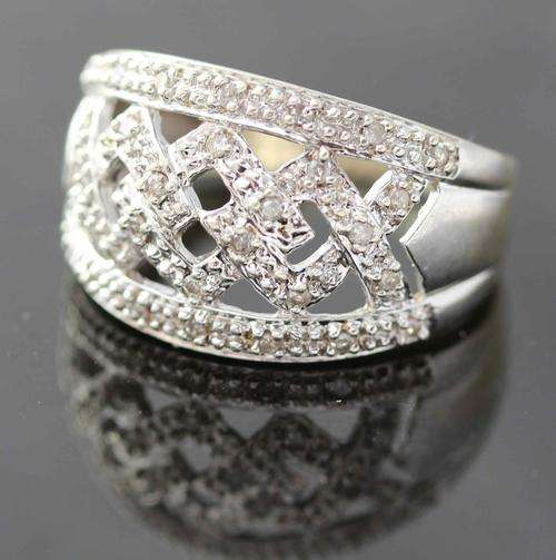 LARGE DIAMOND RING IN WHITE GOLD! BROAD BAND. CRISS CROSS DESIGN. SHEFFIELD, ENGLAND! 5 grams