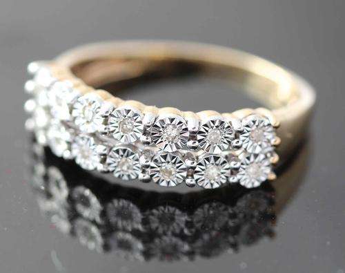 DOUBLE ROW OF DIAMONDS (0,10ct) WEDDING BAND IN WHITE AND YELLOW GOLD! Large size 9!