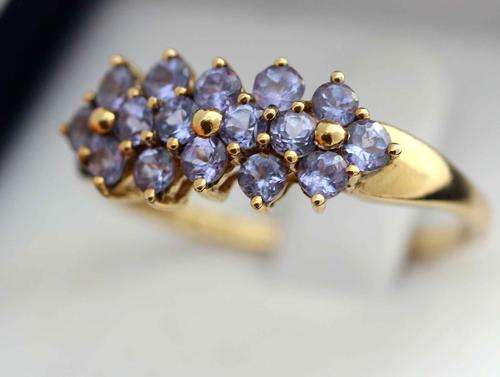 YELLOW GOLD 3-ROW NATURAL TANZANITE (0,32ct) RING. VINTAGE, BIRMINGHAM, ENGLAND.