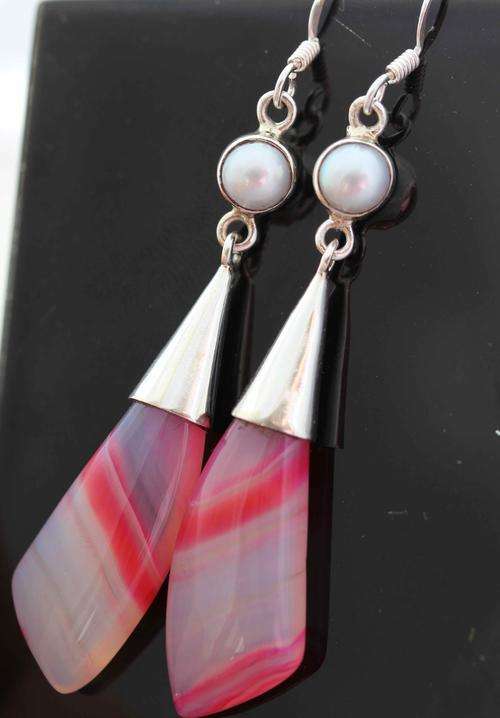 PINK BOTSWANA AGATE IN STERLING SILVER DANGLING EARRINGS WITH NATURAL PEARL. 10 grams!