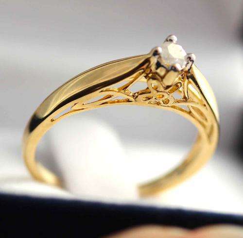 VINTAGE DIMOND SOLITAIRE ENGAGEMENT RING! HALLMARKED SHEFFIELD ENGLAND.