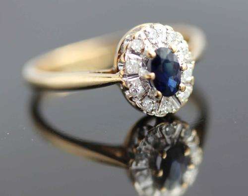VINTAGE LONDON PIECE! BEAUTIFUL NATURAL DIAMOND AND SAPPHIRE CLUSTER RING.