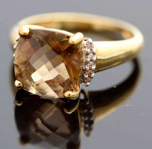 LARGE SMOKY QUARTZ (3,85ct) AND 10 DIAMOND YELLOW GOLD RING. FROM ENGLAND. BIRMINGHAM ASSAY!