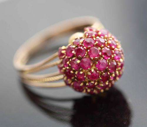 UNUSUAL VINTAGE LARGE RUBY RAISED CLUSTER! *{JEWELLER CERTIFICATE R18'057]* 14 ct GOLD