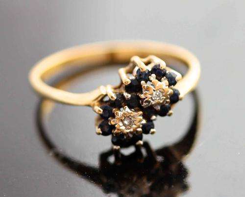 VINTAGE SAPPHIRE AND DIAMOND RING 9ct YELLOW GOLD. BIRMINGHAM ASSAY