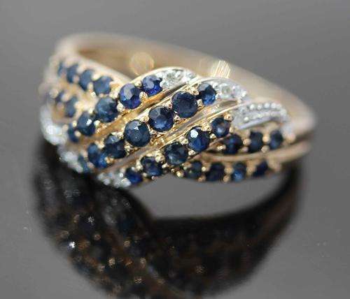 GORGEOUS SHOWY SAPPHIRE (1,50 ct) AND DIAMOND (0,05ct) CLUSTER. *[JEWELLER CERTIFIED R7'214]*
