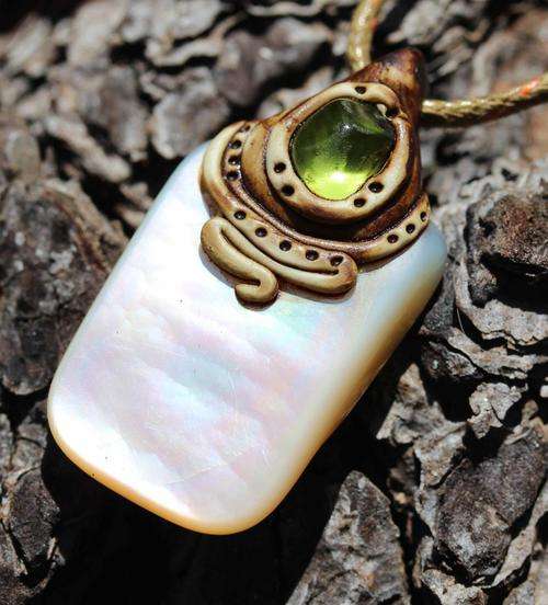 HAND CRAFTED ABALONE SHELL PENDANT SET IN CERAMIC WITH PERIDOT STONE