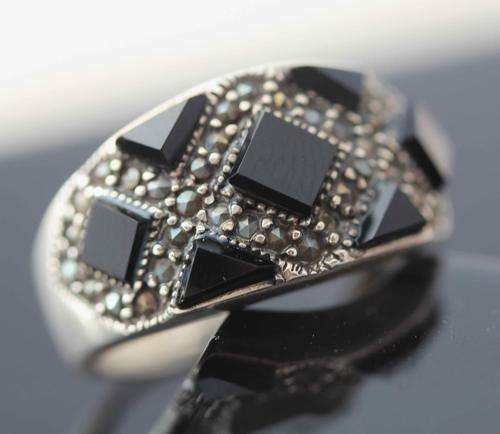 VINTAGE BLACK ONYX AND MARCASITE STERLING SILVER RING