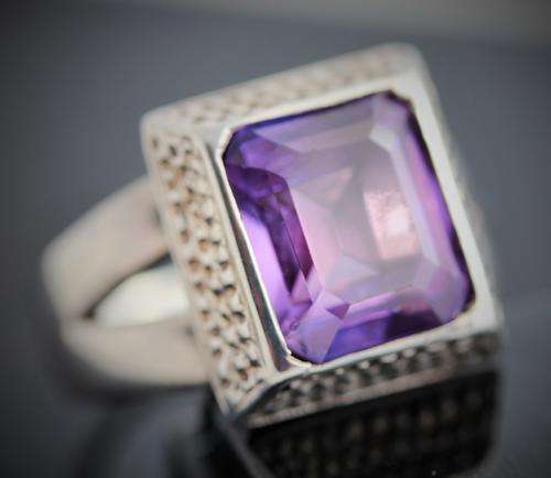 LARGE AFRICA-MINED 4,13ct AMETHYST STERLING SILVER RING. HEAVY 10,9g