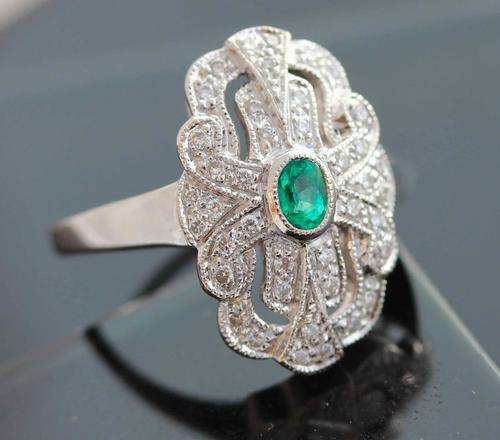 ELEGANT 18ct WHITE GOLD RING. EMERALD AND 40 X DIAMONDS! JEWELLER CERTIFICATE R17'953!