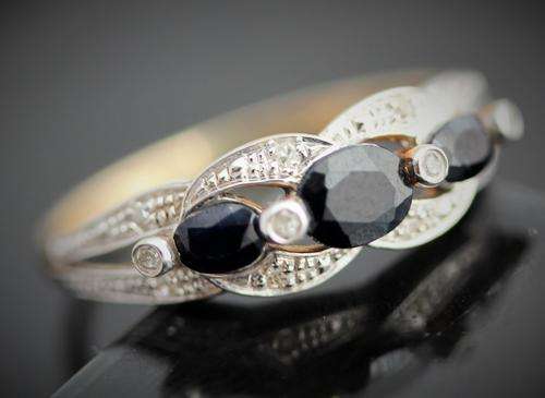 DARK BLUE SAPPHIRE & DIAMOND RING. 9ct GOLD.