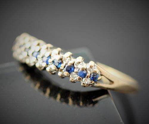 VINTAGE SAPPHIRE AND DIAMOND YELLOW AND WHITE 9ct GOLD RING. SLIM STACKING RING!