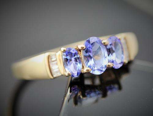 BEAUTIFUL TANZANITE AAA* & DIAMOND BAGUETTES SOLID STERLING SILVER 925 RING WITH GOLD FINISH 925