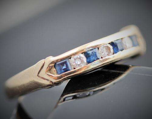 SAPPHIRE AND DIAMOND HALF ETERNITY 9ct YELLOW GOLD RING. VINTAGE 1996. GREAT STACKING RING!