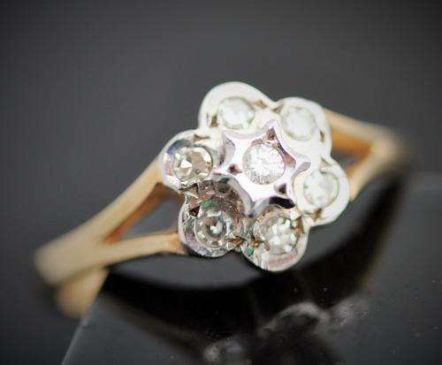 DIAMOND 0,20 carat FLOWER 9ct GOLD RING. BIRMINGHAM 1990 ASSAY!