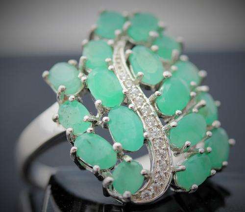BRIGHT GREEN NATURAL EMERALD (1.20ct) JEWELLER AUTHENTICATED CLUSTER RING STERLING SILVER 5,2 grams