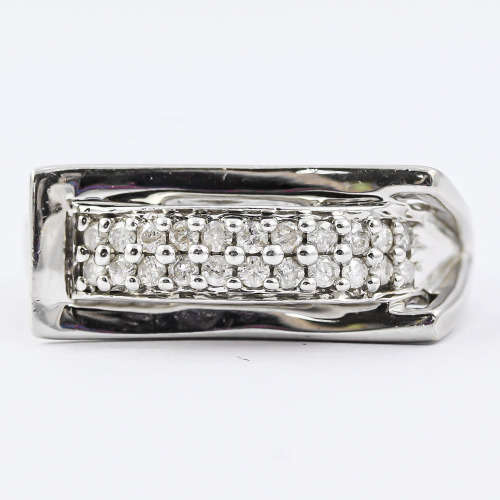 UNUSUAL HEAVY DIAMOND 9CT WHITE GOLD RING. A MODERN WEDDING OR ENGAGEMENT RING. R20`000 Eval Certif