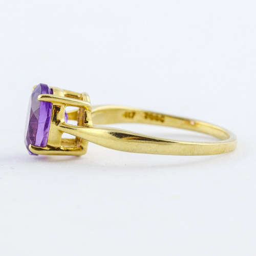ELEGANT 10CT YELLOW GOLD VINTAGE AMETHYST SOLITAIRE RING. COMES WITH R6`000 JEWELLER CERTIFICATE