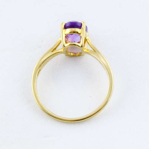 ELEGANT 10CT YELLOW GOLD VINTAGE AMETHYST SOLITAIRE RING. COMES WITH R6`000 JEWELLER CERTIFICATE