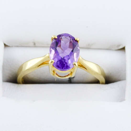 ELEGANT 10CT YELLOW GOLD VINTAGE AMETHYST SOLITAIRE RING. COMES WITH R6`000 JEWELLER CERTIFICATE
