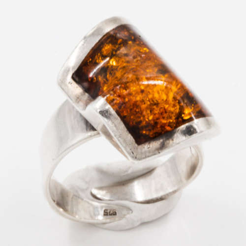 STRIKING NATURAL BALTIC AMBER STERLING SILVER `INLAY SET` RING. 925. GLORIOUS COLOUR!