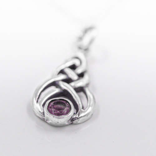 VINTAGE CELTIC AMETHYST AND STERLING SILVER PENDANT ON A 44CM SILVER CHAIN. 925