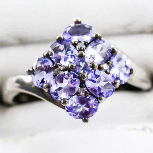 NATURAL TANZANITE STERLING SILVER CLUSTER RING. JEWELLER EVALUATION CERT R6`500