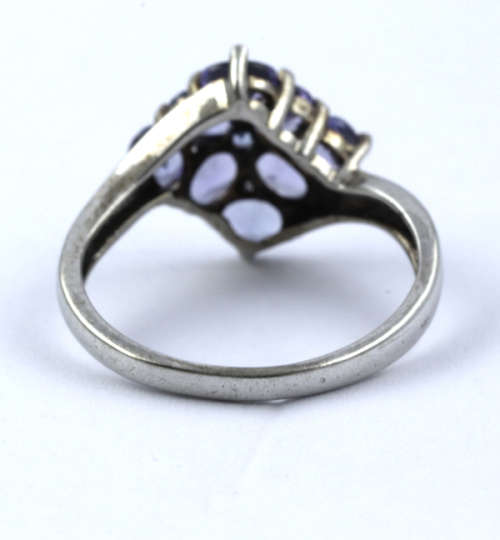 NATURAL TANZANITE STERLING SILVER CLUSTER RING. JEWELLER EVALUATION CERT R6`500
