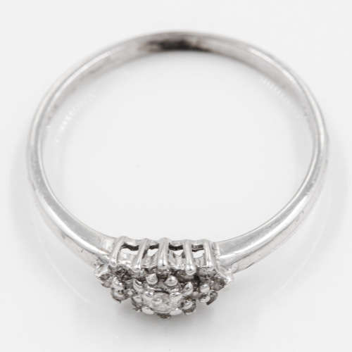 DAINTY VINTAGE DIAMOND CLUSTER 9CT WHITE GOLD RING COMES WITH JEWELLER CERT R10`800