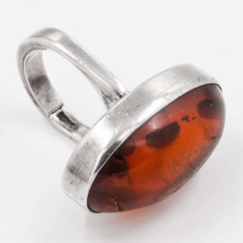 VERY LARGE VINTAGE BALTIC AMBER STERLING SILVER RING. CIRCA 1960`S. 925