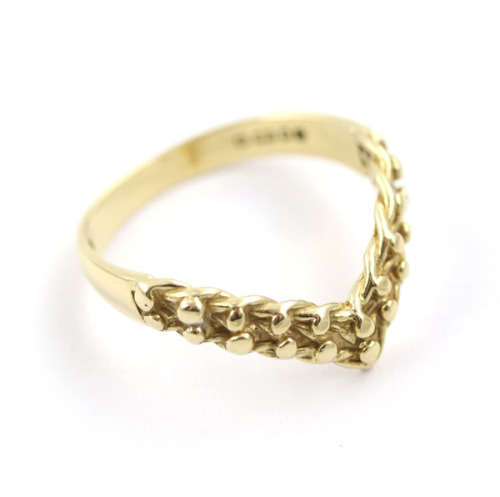 VINTAGE 9CT YELLOW GOLD CHEVRON `KEEPER` RING. TACTILE DESIGN, ENGLISH HALLMARKED