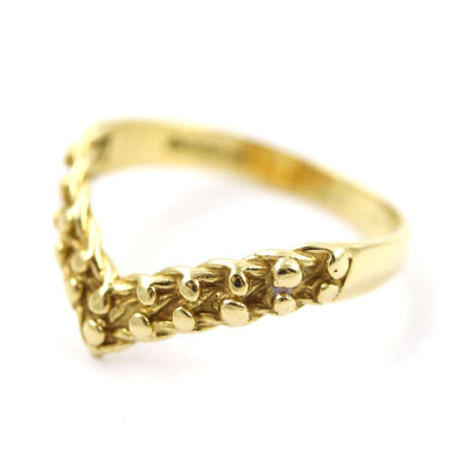 VINTAGE 9CT YELLOW GOLD CHEVRON `KEEPER` RING. TACTILE DESIGN, ENGLISH HALLMARKED