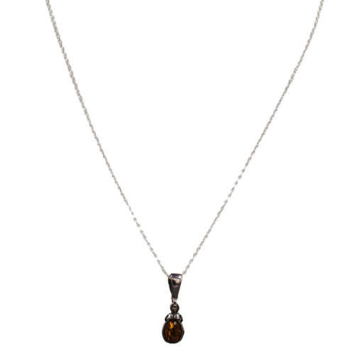 PRETTY BALTIC AMBER AND STERLING SILVER PENDANT ON A 44CM CHAIN
