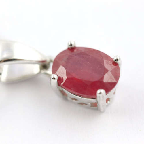 PRETTY PINK NATURAL RUBY STERLING SILVER PENDANT ON A 49CM STERLING SILVER CHAIN
