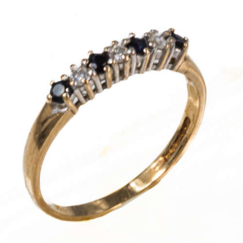ENGLISH VINTAGE SAPPHIRE AND DIAMOND 9CT YELLOW GOLD RING. * JEWELLER`S EVALUATION R14`000 *