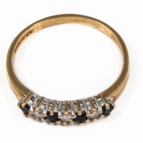 ENGLISH VINTAGE SAPPHIRE AND DIAMOND 9CT YELLOW GOLD RING. * JEWELLER`S EVALUATION R14`000 *