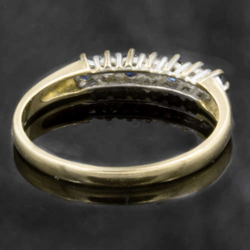 ENGLISH VINTAGE SAPPHIRE AND DIAMOND 9CT YELLOW GOLD RING. * JEWELLER`S EVALUATION R14`000 *