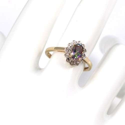 UNUSUAL MYSTIC TOPAZ AND DIAMOND YELLOW GOLD RING *JEWELLER EVALUATION R10`000*