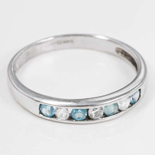 SKY BLUE TOPAZ 9CT WHITE GOLD RING CHANNEL SET GEMSTONES w/CUBIC ZIRCONIAS. ENGLISH HALLMARKS