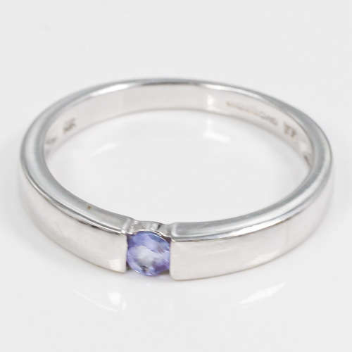 CONTEMPORARY DESIGN TANZANITE SOLITAIRE 9CT WHITE GOLD RING. 375. ENGLISH HALLMARKS