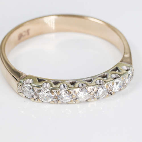 DIAMOND 9CT YELLOW GOLD RING. 7 x BRILLIANT CUT DIAMONDS. *JEWELLER CERTIFICATE R20`000*