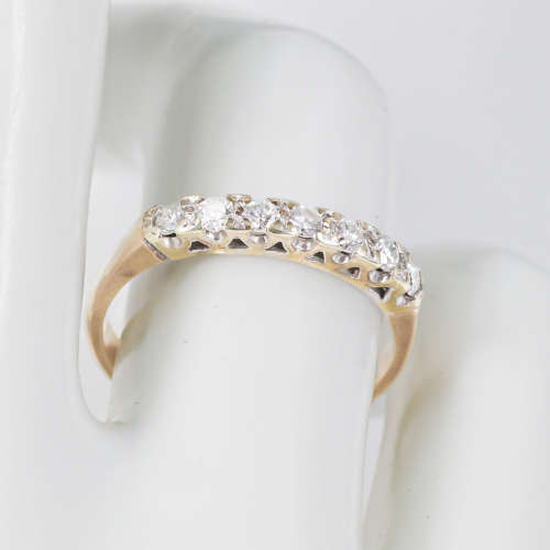 DIAMOND 9CT YELLOW GOLD RING. 7 x BRILLIANT CUT DIAMONDS. *JEWELLER CERTIFICATE R20`000*