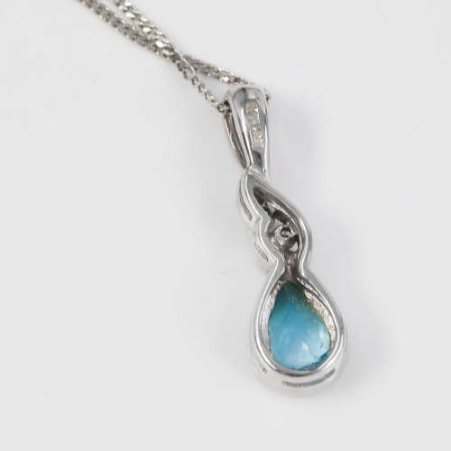 9CT WHITE GOLD PENDANT DIAMOND & SKY BLUE TOPAZ 40cm 9CT CURB CHAIN w/JEWELLER EVALUATION R 10'000