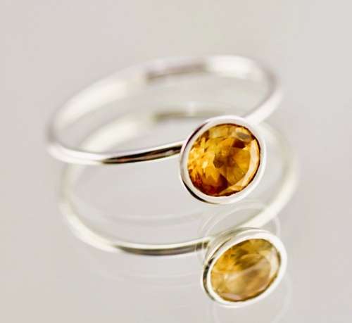 HANDCRAFTED STERLING SILVER STACKING RING WITH NATURAL 0,34ct CITRINE SOLITAIRE RAISED BEZEL SETTING